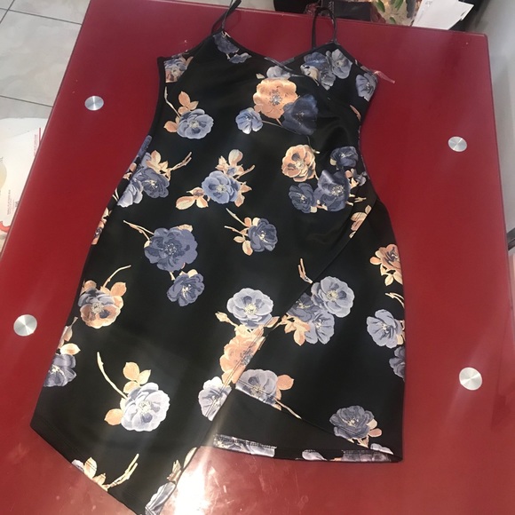 Pretty Famous - Picture 1 of 4